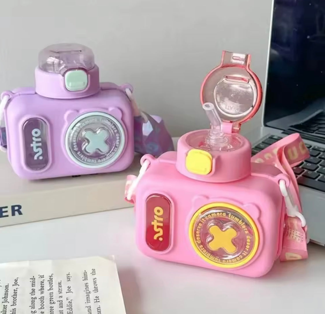 Camera Shape 600ml Water Bottle, Kids School Straw Water Cup with Shoulder Strap, Large Capacity Straw Drinking Cup, Kids Water Bottle