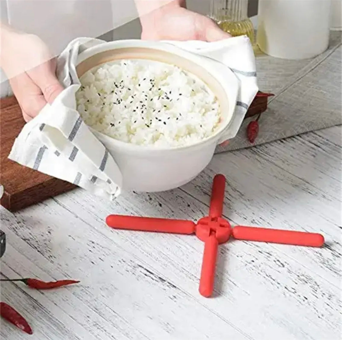 Foldable Non-Slip Pot Pan Mat,
Silicone multipurpose stand,
Silica Gel Desktop Accessories