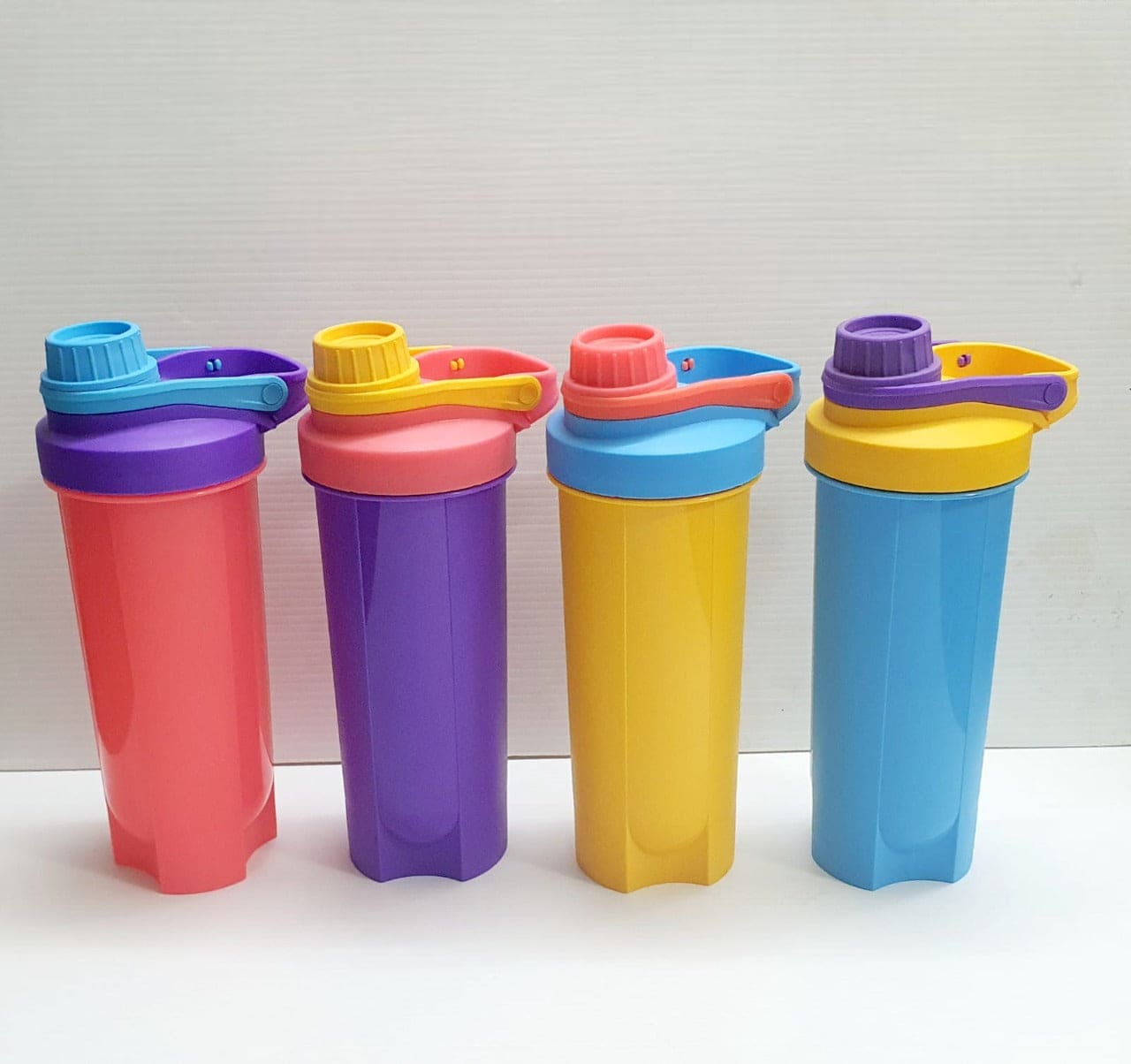 Funky Water Bottle, Portable Protein Powder Shaker Bottle, Plastic Outdoor Portable Drink Cup, Fitness Training Sport Mixing Cup, Blender Shaker Bottle, Herbalife Water Bottle For Drink