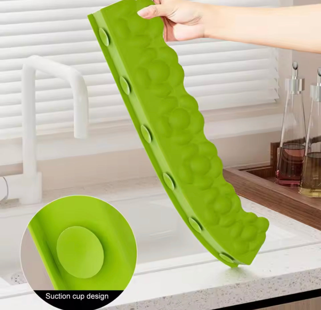 3D Flower Pattern Silicone Sink Splash Guard, Kitchen Sink Water Splash Protector, Silicone Sink Edge Protector, Kitchen Countertop Splash Guard