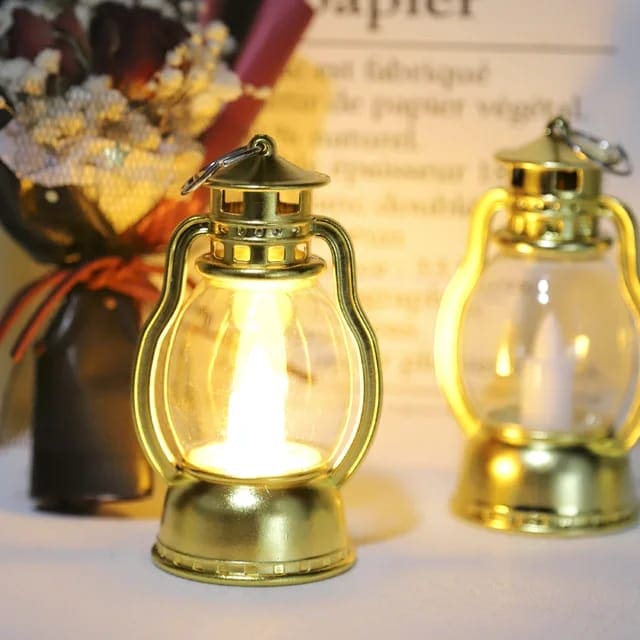 Mini Lantern Lamp, Kerosene Retro Oil Lamp, Flameless LED Lamp, Electronic Candle Light, Smokeless Portable Hanging Lantern, Electronic Candle Craft Horse Light, Wind Light Candle, Wedding Arrangement Atmosphere Light