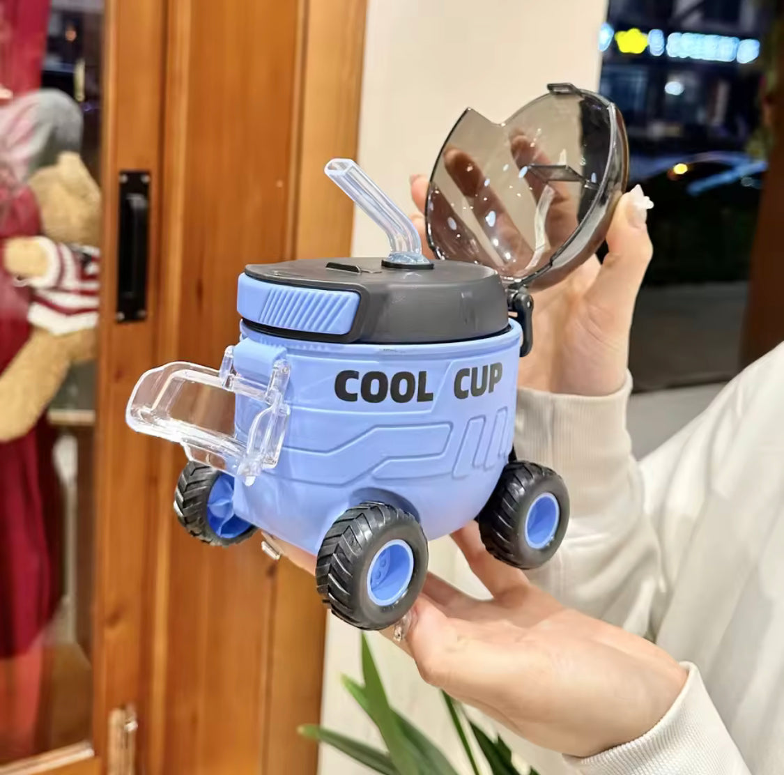 Mars Shaped Cool Car Straw Water Bottle, 550ml Children Water Bottle With Strap, Large Capacity Cartoon Sippy Cup