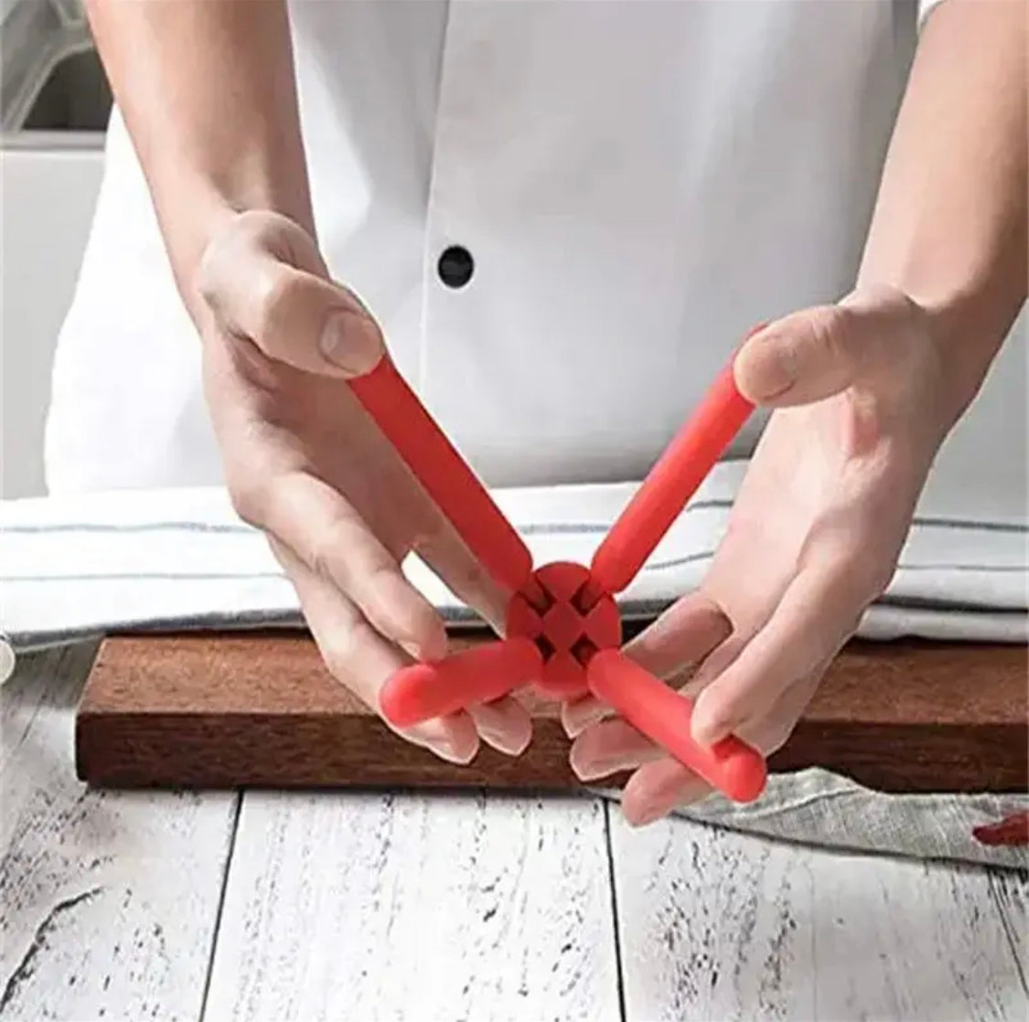 Foldable Non-Slip Pot Pan Mat,
Silicone multipurpose stand,
Silica Gel Desktop Accessories