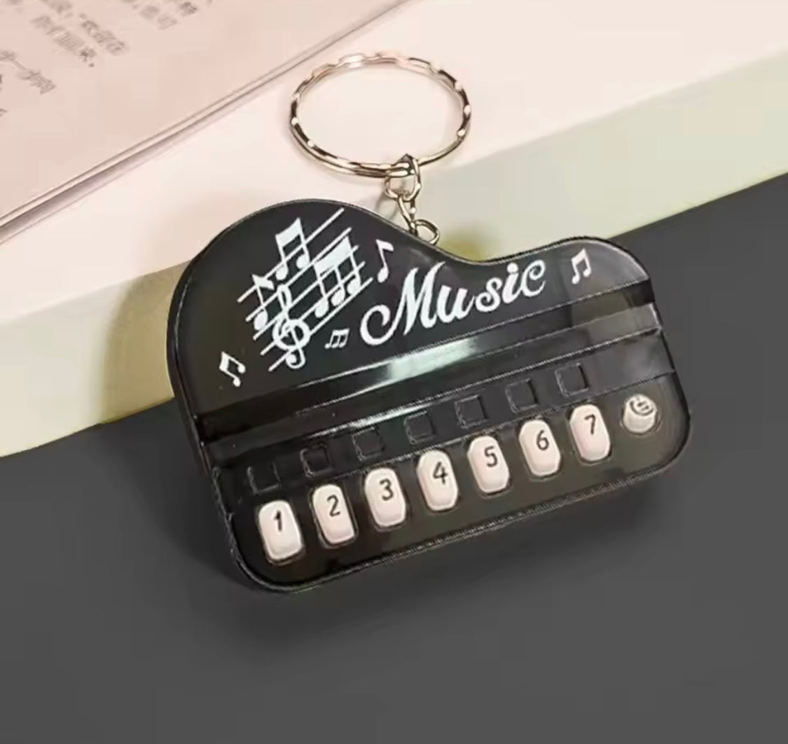 Mini Piano Keychain, Musical Instrument Keyboard Keychain, Compact Travel Piano Keychain Toy