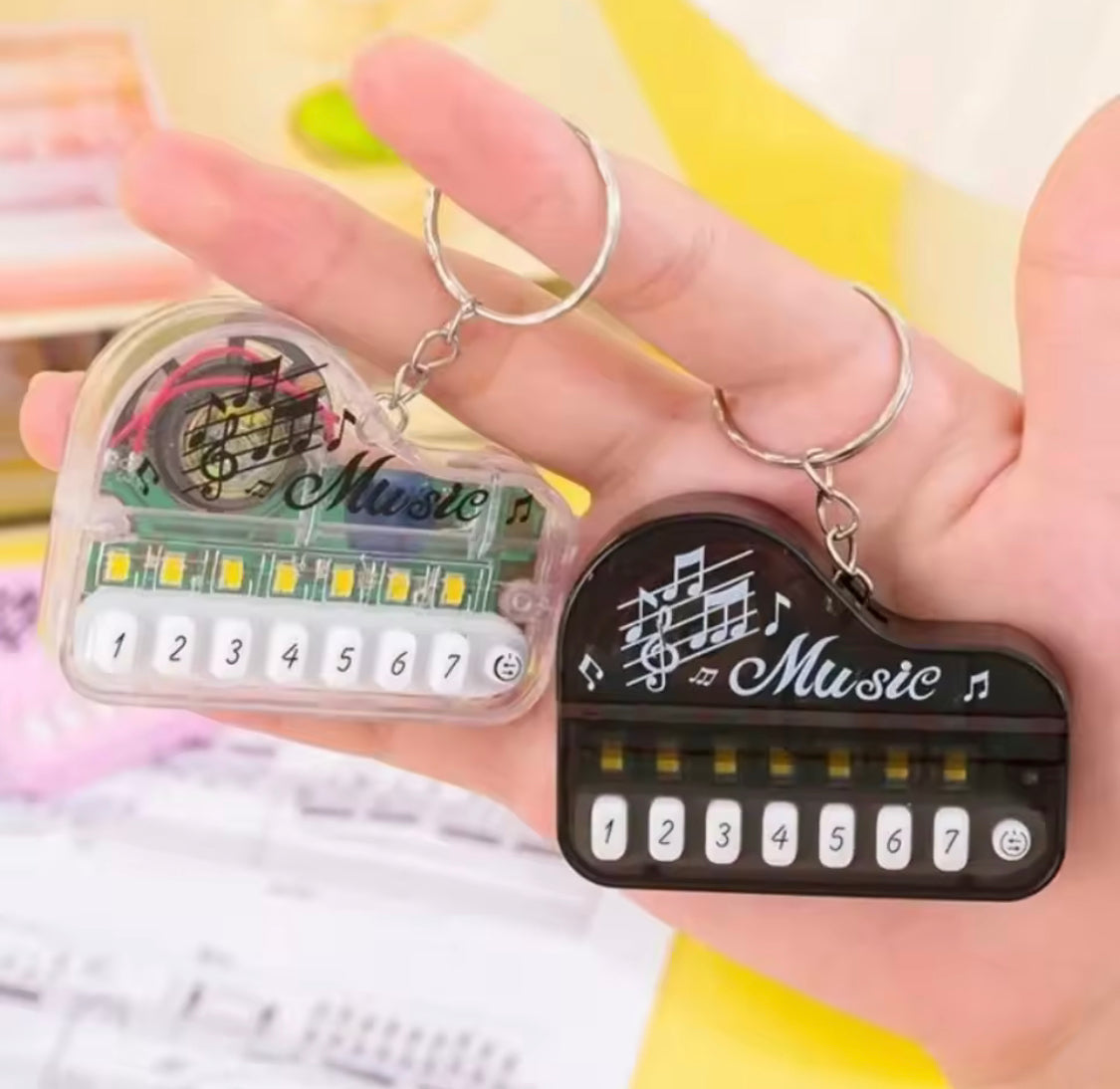 Mini Piano Keychain, Musical Instrument Keyboard Keychain, Compact Travel Piano Keychain Toy