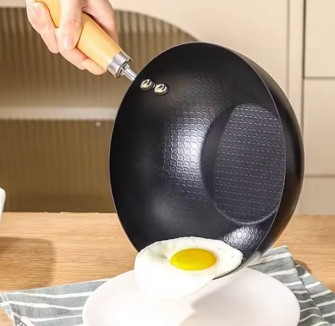 Non Stick Iron Frying Pan With Handle, Easy to Clean Cooking Pot, Kitchen Cookware Gadget