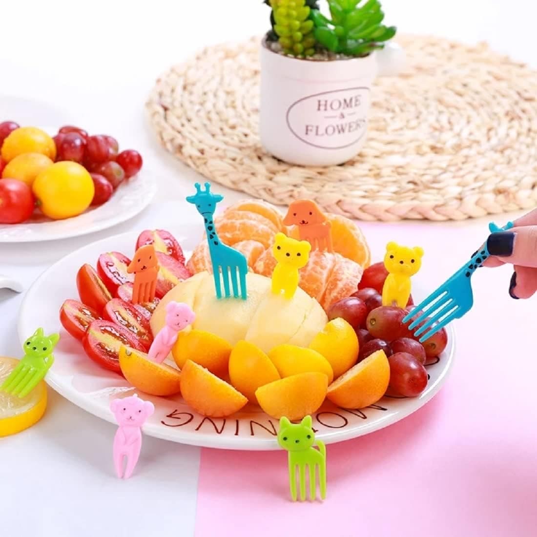 Animal Fruity Forks, Plastic Mini Cartoon Kids Cake Fruit Toothpick, Animal Kids Food Picks for Picky Eater, Reusable Cartoon Children Snack Cake Dessert Lunch Pick, Fun Toddler Food Picks