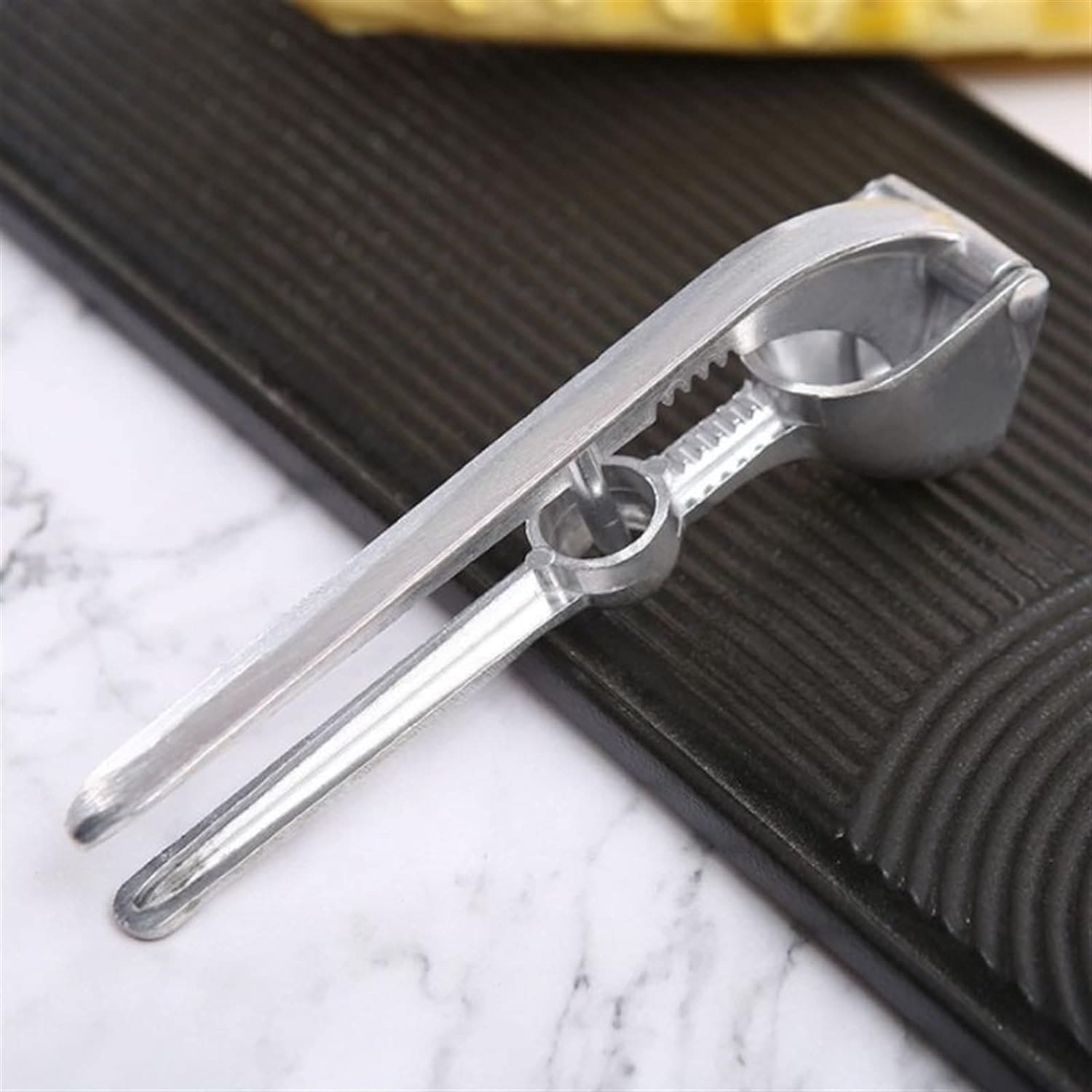 Double Lever Assisted Garlic Mincer, Stainless Steel Garlic Squeezer, Handheld Garlic Masher, Kitchen Mincing Crushing Tool for Nuts and Ginger Press, Professional Garlic Pinch Dishwasher Crusher