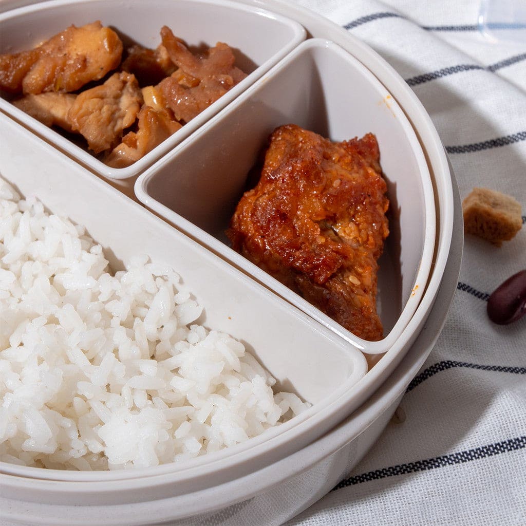 Partition Lunch Box, Reheatable Food Box, Plastic Divided Food Storage With Spoon, Portable Food Grade Plastic Lunch Box, Plastic Partition Bento Box with Lid, 820ml Round Shape Detachable Bento Box