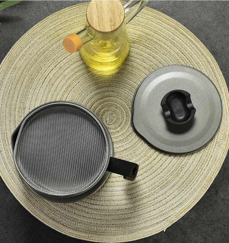 Stainless Steel Oil Filter Pot, Kitchen Oil Separator And Storage Can With Fine Mesh Strainer, Oil Trap with Lid, Strainers Pot Oil Bottle, Filter Oils Separator Lard Tank, Kitchen Cooking Tools