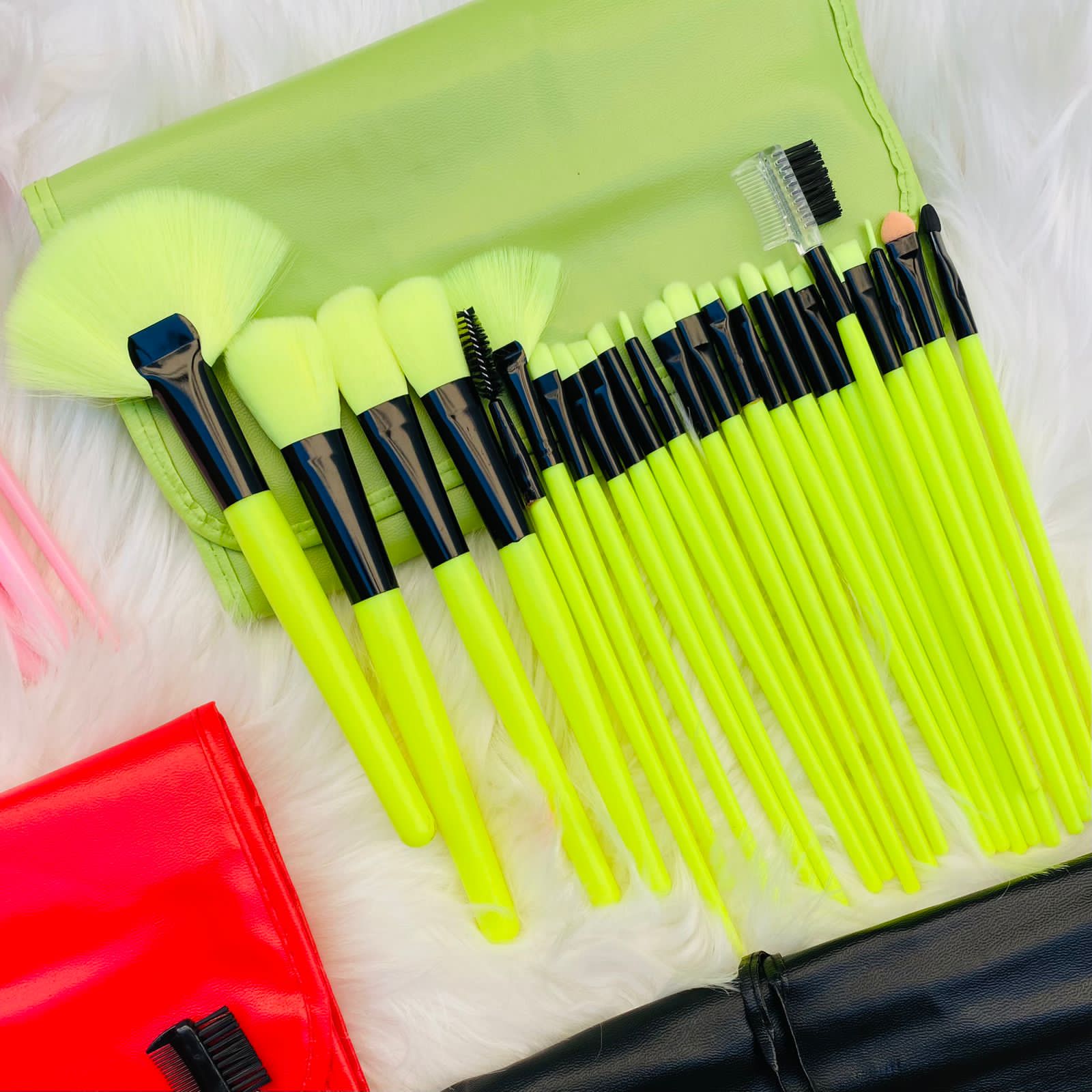 Set Of 24 Makeup Brush Set, Professional Beauty Makeup Brush Sets, Wooden Handle Makeup Brushes, Eye Blending Makeup Brushes with Bag