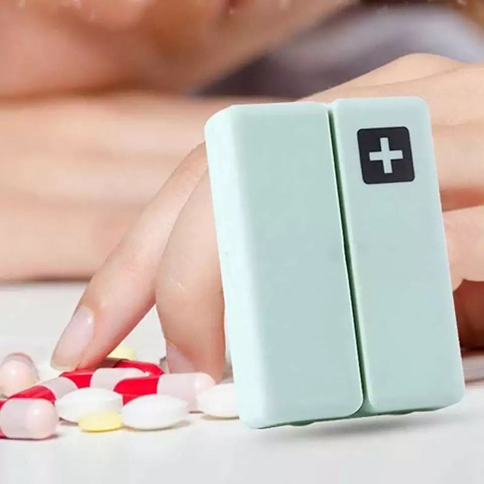 7 Days Foldable Travel Medicine Holder, Weekly Pill Case Box, Foldable Vitamin Medicine Holder, Tablet Storage Dispenser Container, Magnetic Pill Storage Box