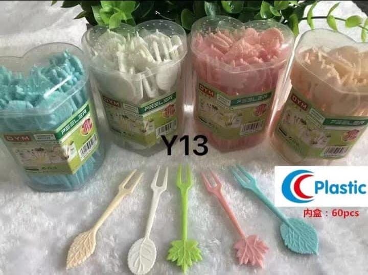 Set Of 40 Leaf Fruity Forks, Mini Barrel Fruit Fork Set, Snack Dessert Fork, Disposable Cute Leaf Shape Fruit Forks, Mini Food Tasting Forks, Fashion Fruit Sign Salad Fork, Plastic Fork Holder for Fruit Snack, Heart Cup Cake Dessert Forks