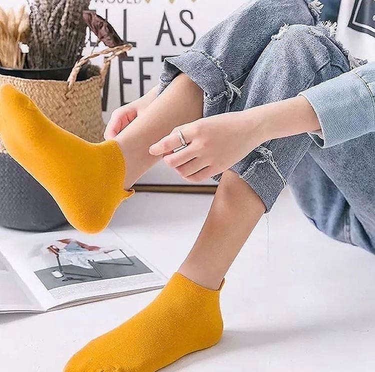 Pack of 4 Embroidered Smileys Women Ankle Socks