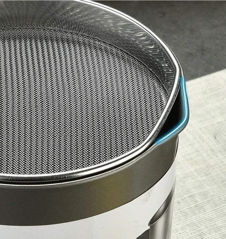 Stainless Steel Oil Filter Pot, Kitchen Oil Separator And Storage Can With Fine Mesh Strainer, Oil Trap with Lid, Strainers Pot Oil Bottle, Filter Oils Separator Lard Tank, Kitchen Cooking Tools