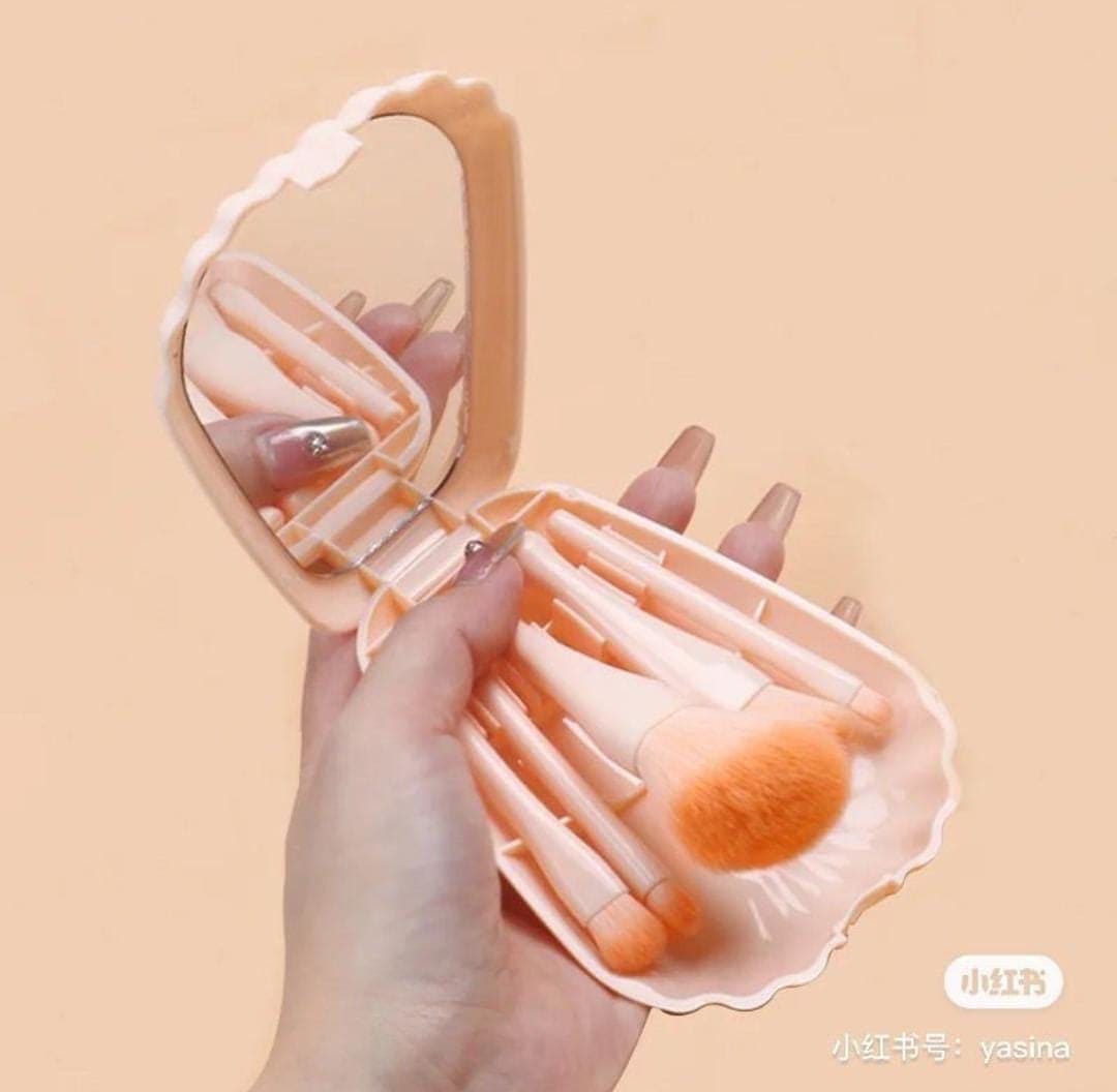 Shell Makeup Brush Set With Mirror, Eyeshadow Highlighter Foundation Brush Beauty Tool, Portable Shell Shaped Mirror Case  Brush Set, Convenient Small Portable Makeup Tool for Travel, Cosmetic Brushes Kit with Mirror Case