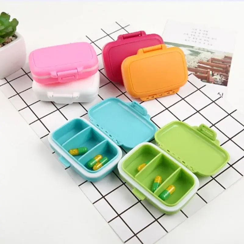 Mini Briefcase Pill Box, 3 Gird Pocket Pills Organizer, 7 Day Mini Weekly Medicine Box, Portable Tablet Medicine Dispenser, Handy Pill Box with 3 Removable Compartments, Portable Pill Box Supplement Box, Multipurpose Storage Case