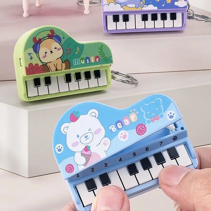 Piano Keychain With Sound, Mini Portable Musical Instrument Toy, Creative Cartoon Music Electronic Piano, Piano Pendant Key Ring