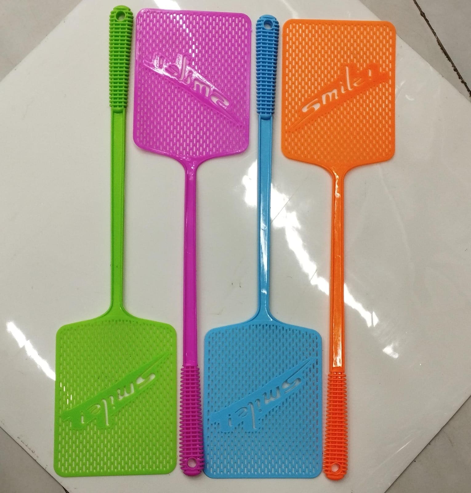 Plastic Fly Swatters, Flexible Long Handle Manual Swat, Striking Fly Sticky Flea Mattress Sticky Strip, Pest Bug Mosquito Insect Killer Slap Tool