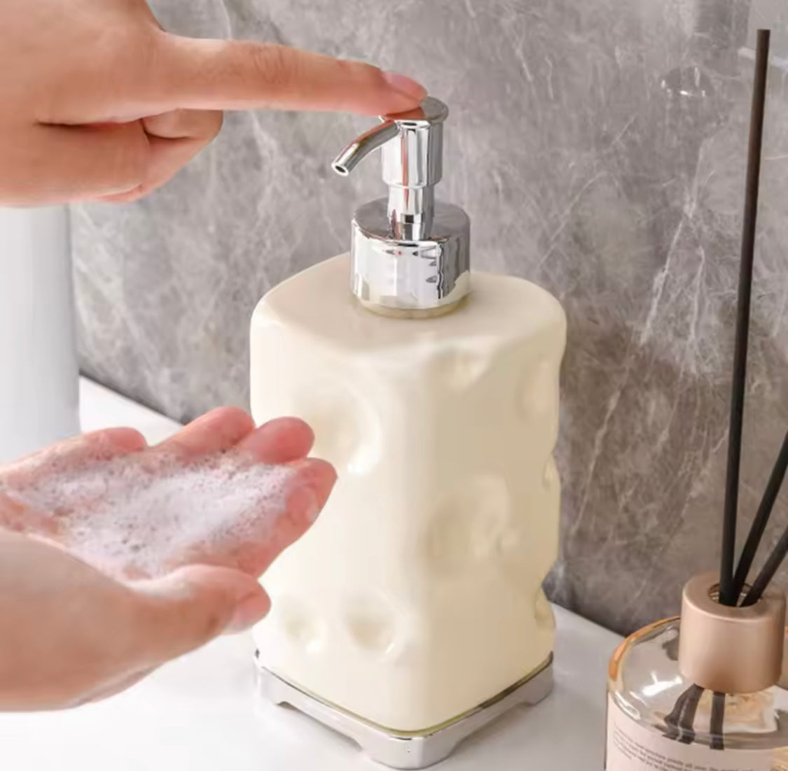 Reusable Plastic Bathroom Soap Dispenser, Press Type Refillable Wash Dispenser Bottle, Leakproof Clear Hand Pump Dispenser, Kitchen Bathroom Countertop Soap Containers