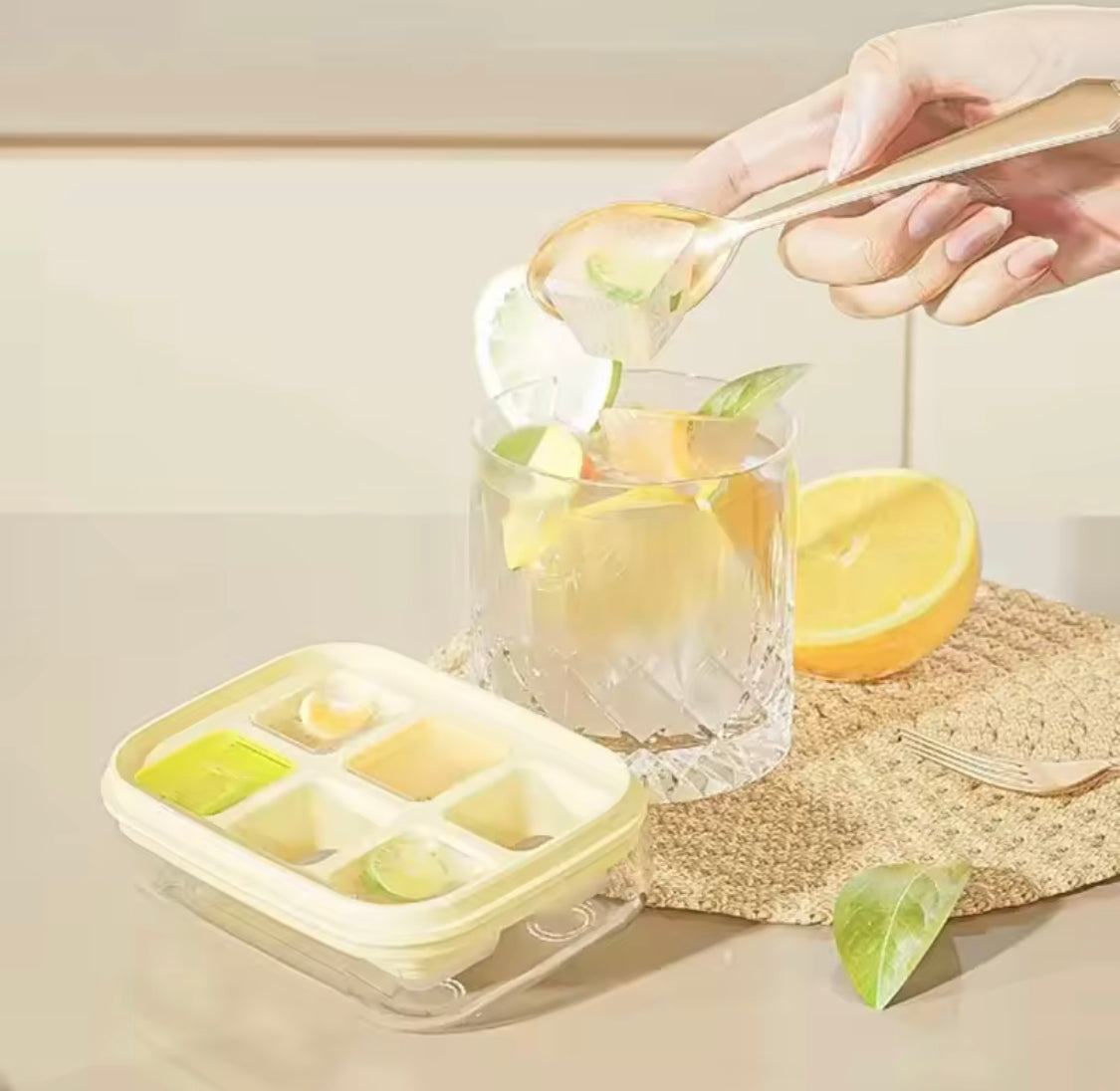 Silicone Push Ice Cube Tray, Mini Summer Silicone Ice Storage Box with Lid, Ice Cube Tray