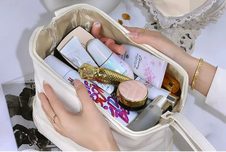 Waterproof Makeup Bag, Multifunctional Makeup Storage Organizer, Cloud Shaped Makeup Bag