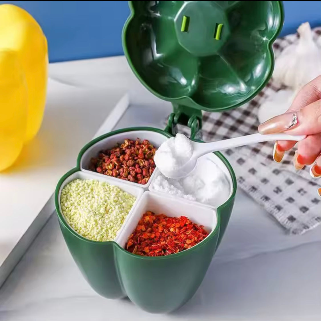 4 In 1 Plastic Creative Seasoning Container, Vegetable Shaped Spice Jar Container, Plastic 4 Compartments Seasoning Jar