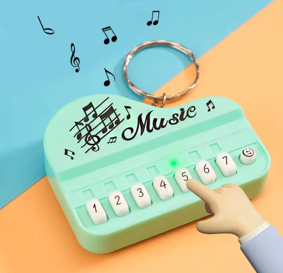 Mini Piano Keychain, Musical Instrument Keyboard Keychain, Compact Travel Piano Keychain Toy