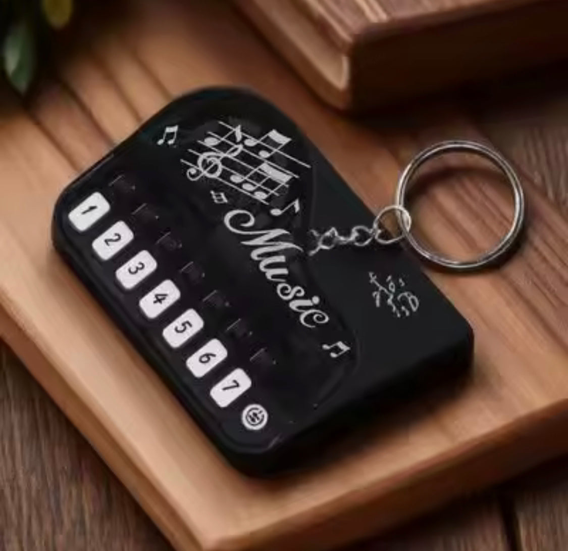 Mini Piano Keychain, Musical Instrument Keyboard Keychain, Compact Travel Piano Keychain Toy