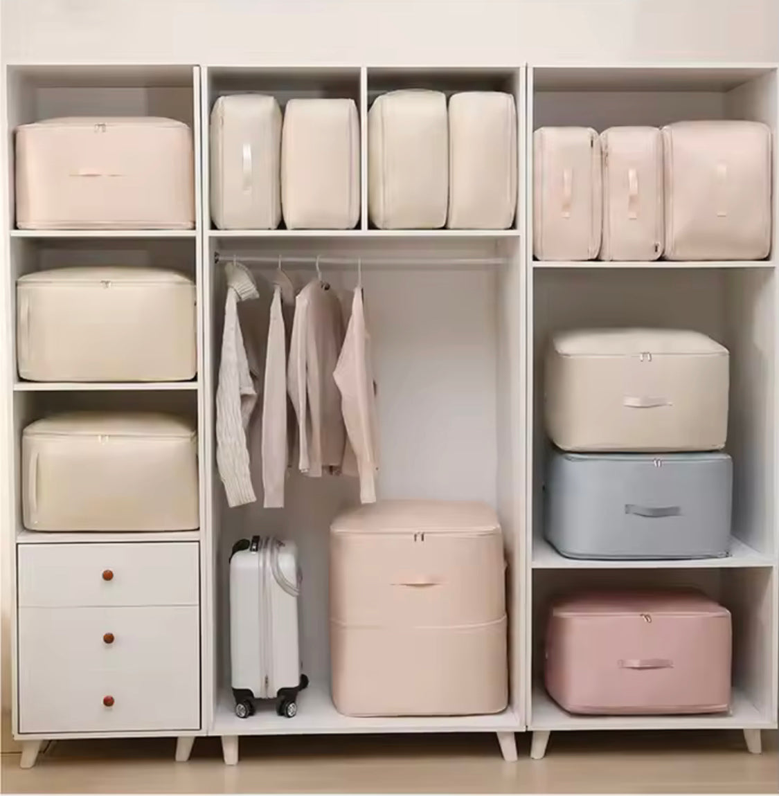 Self Compressing Storage Bag, Portable Organizer For Clothes And Blankets, Ideal for Closet Organization