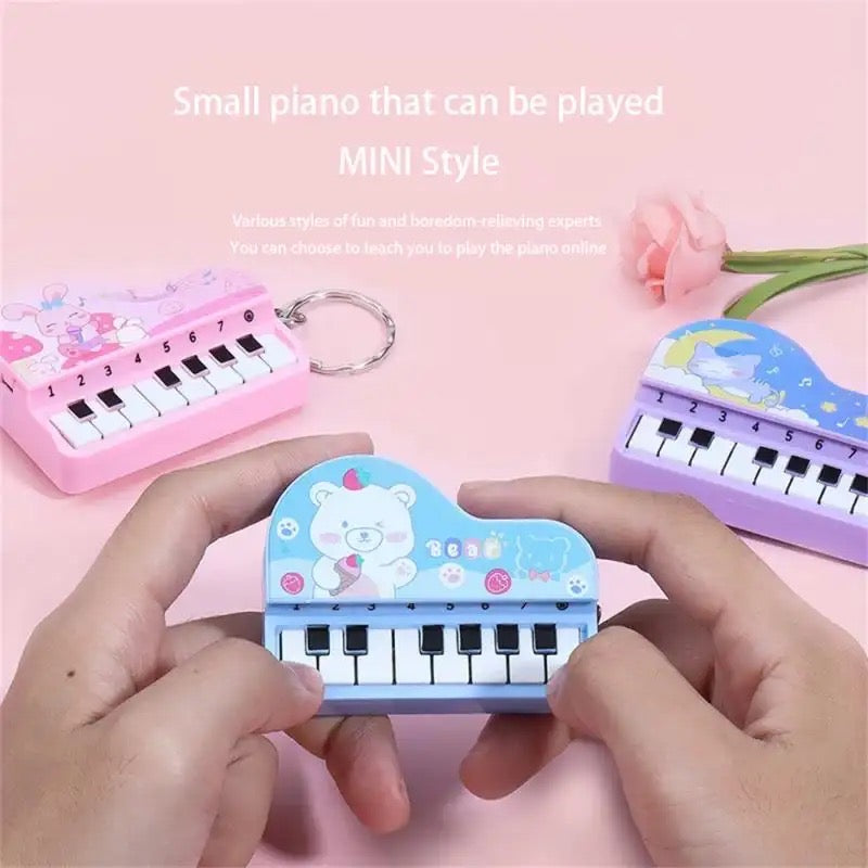 Piano Keychain With Sound, Mini Portable Musical Instrument Toy, Creative Cartoon Music Electronic Piano, Piano Pendant Key Ring