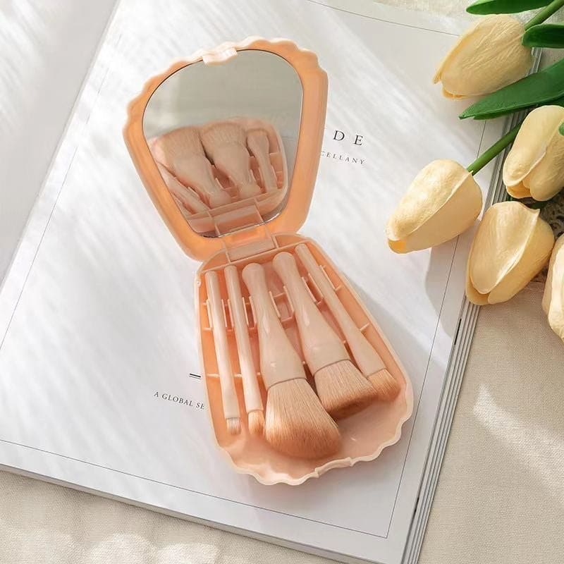 Shell Makeup Brush Set With Mirror, Eyeshadow Highlighter Foundation Brush Beauty Tool, Portable Shell Shaped Mirror Case  Brush Set, Convenient Small Portable Makeup Tool for Travel, Cosmetic Brushes Kit with Mirror Case