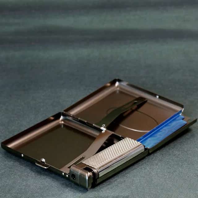 Windproof Smoking Cigarette Box, Metal Cigarette Case With Butane Gas Lighter, Lighter Gadget For Men, Cigarette Holder