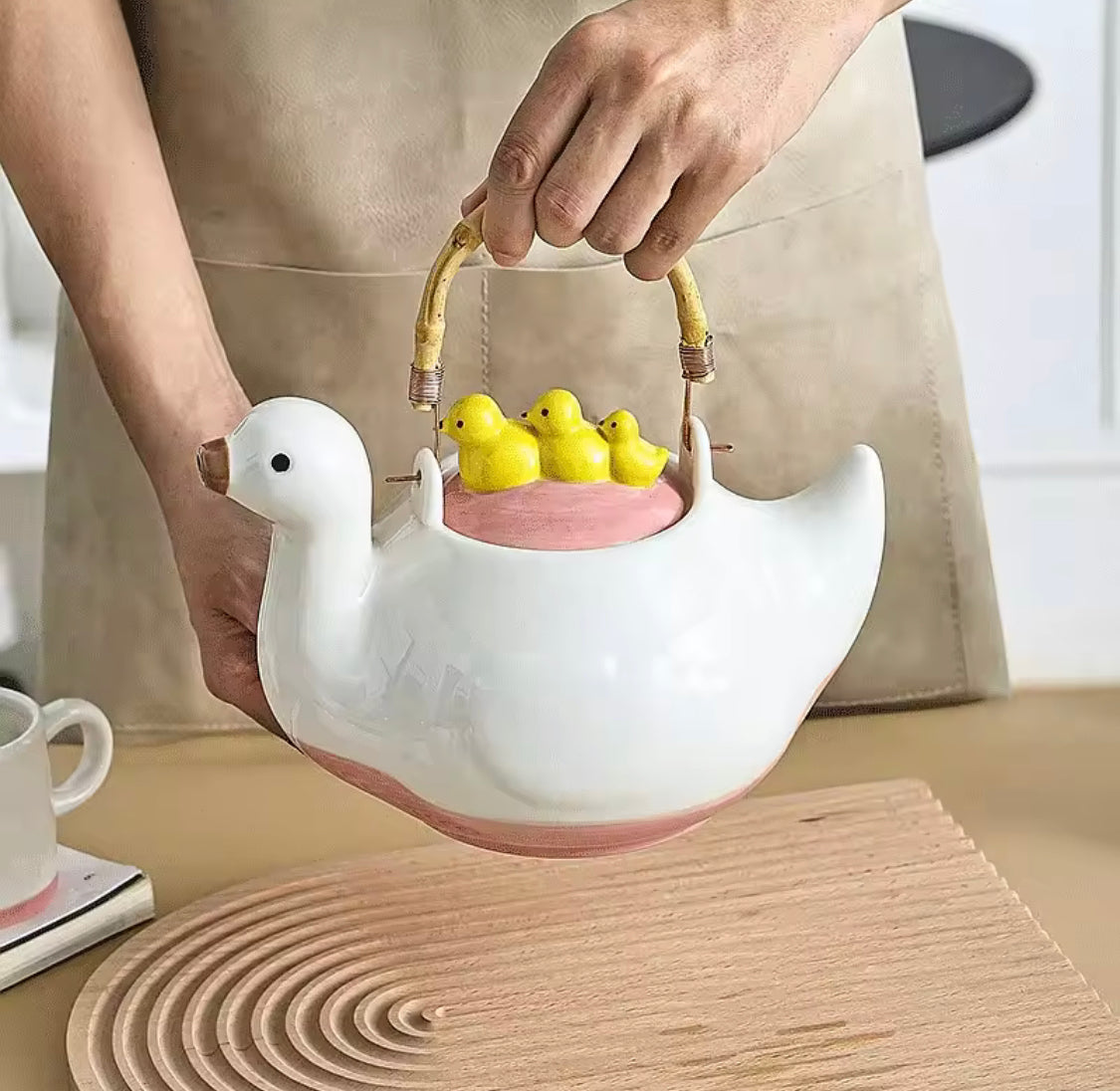 Duck Shape Ceramic Tea Kettle with Handle, Cute Duck Ceramic Serving Kettle, Nordic Duck Tea Kettle with Duck Lid Design, Decorative Duck Shape Tea Kettle, Ceramic Duck Tea Pot with Heat Resistant Handle