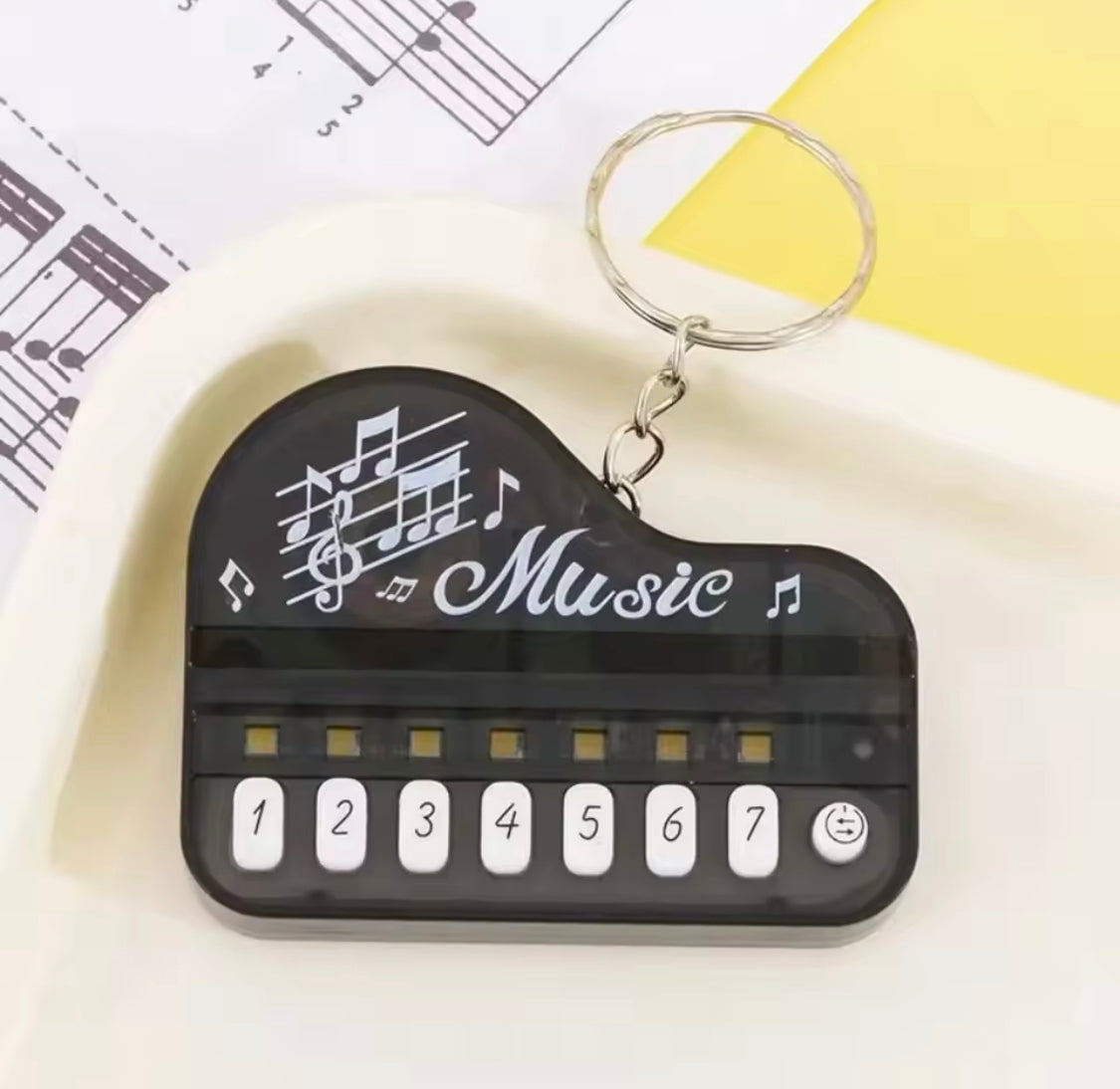 Mini Piano Keychain, Musical Instrument Keyboard Keychain, Compact Travel Piano Keychain Toy