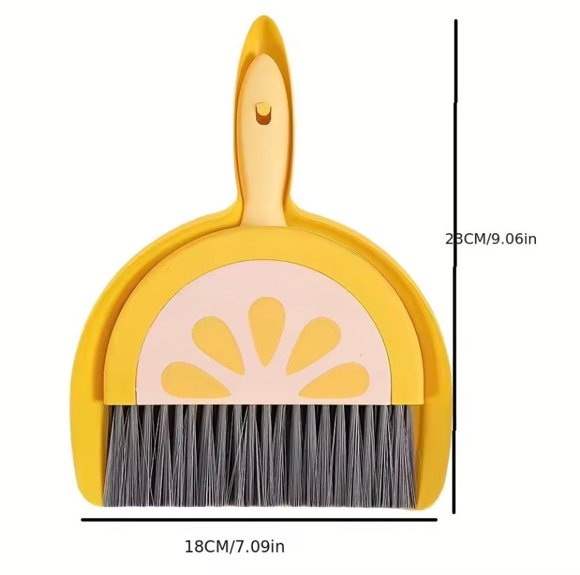 Cute Mini Desktop Dustpan With Brush, Cute Household Cleaning Brush Set, Mini Desk Sweeper with Dustpan, Fruit Shape Cleaning Brush Set