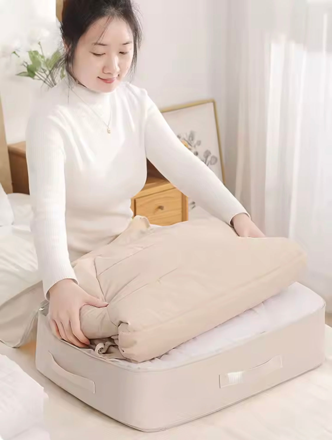 Self Compressing Storage Bag, Portable Organizer For Clothes And Blankets, Ideal for Closet Organization