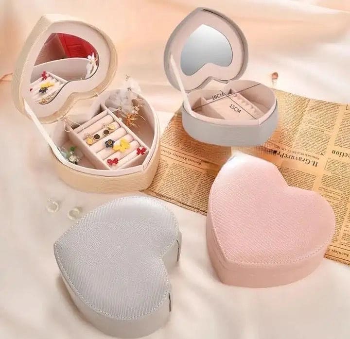 Faux Leather Heart Jewellery Box With Mirror, Portable Jewellery Organizer Case with Mirror for Earrings Rings Necklaces, Mini Travel Jewellery Box Storage Organizer