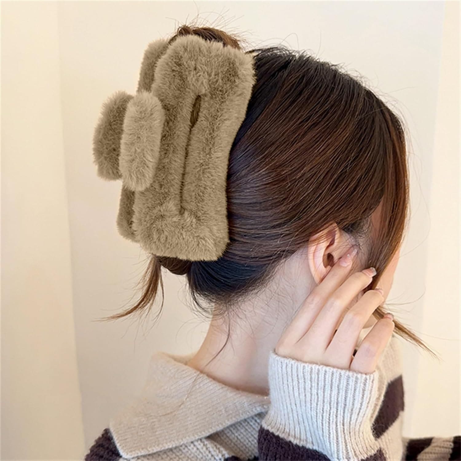 Plush Hair Clip, Women Fuzzy Jaw Hair Clip, Fluffy Imitation Hair Catcher, Hair Styling Claws for Women,