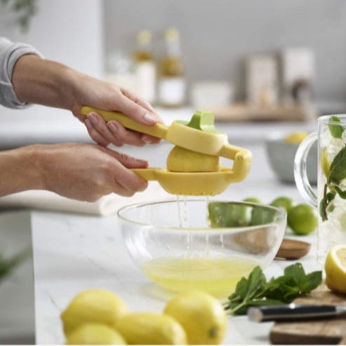 Rotational Fruity Squeezer, Hand Press Squeezer, Manual Citrus Juicer, Household Manual Press Type Juicer, Multifunctional Handheld Portable Extrusion Juicer, Dual Action Lemon Citrus Press