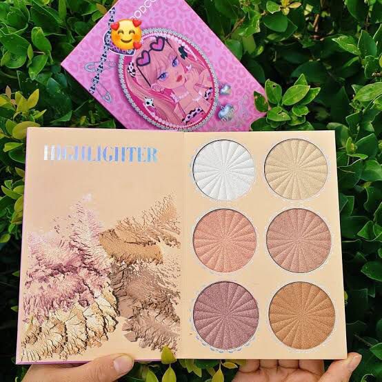 All In One Makeup Book, 4 In 1 Beauty Palette, Eyeshadow Highlighter Blusher Palette