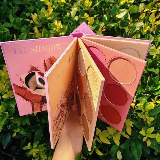 All In One Makeup Book, 4 In 1 Beauty Palette, Eyeshadow Highlighter Blusher Palette