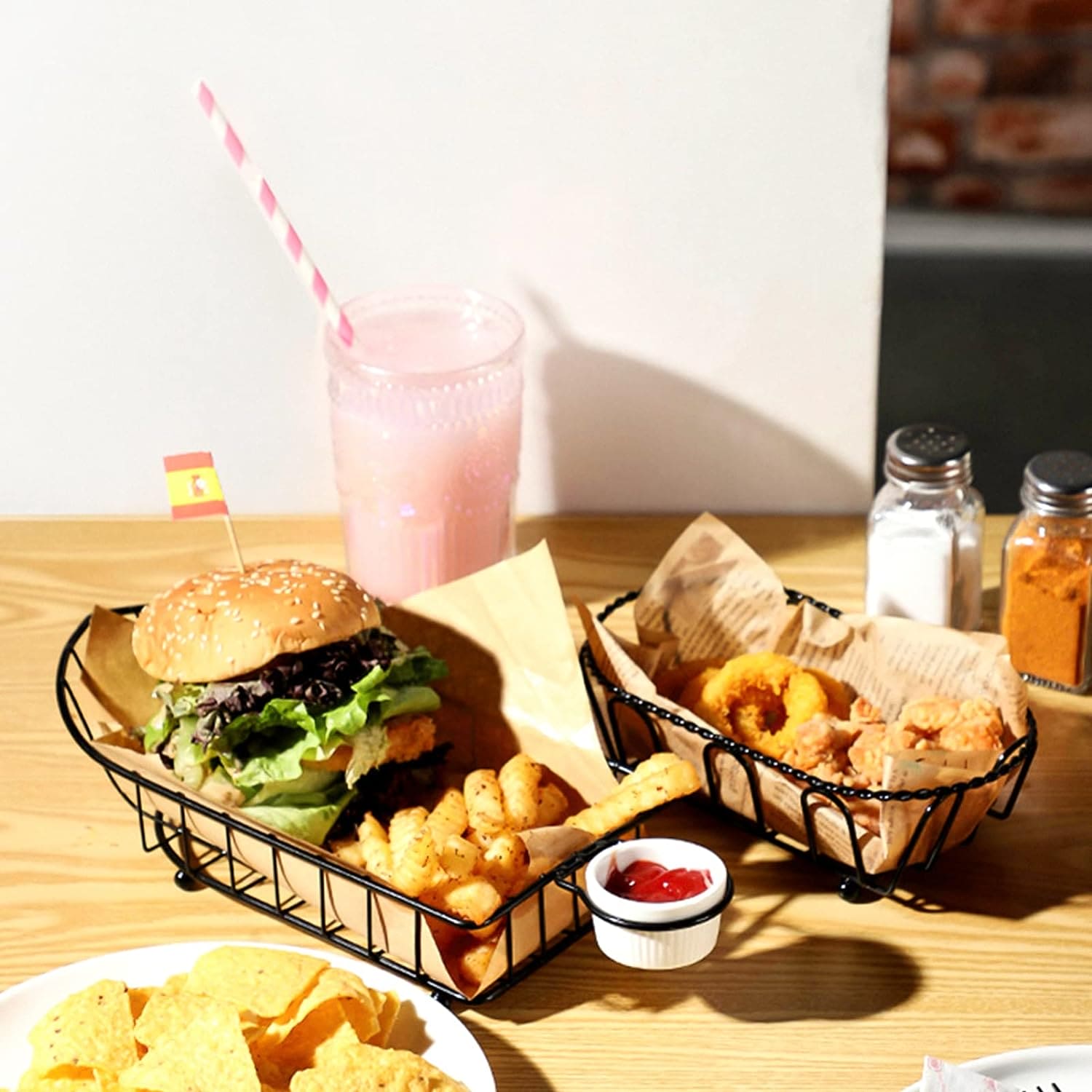 Boat Snack Basket, Iron Food Basket with Sauce Dippers, French Fries Basket, Food Oil Strainer Bucket, Creative Tableware Container, Stainless Steel Wire Strainers, Metal Wire Food Organizer for Home Restaurant