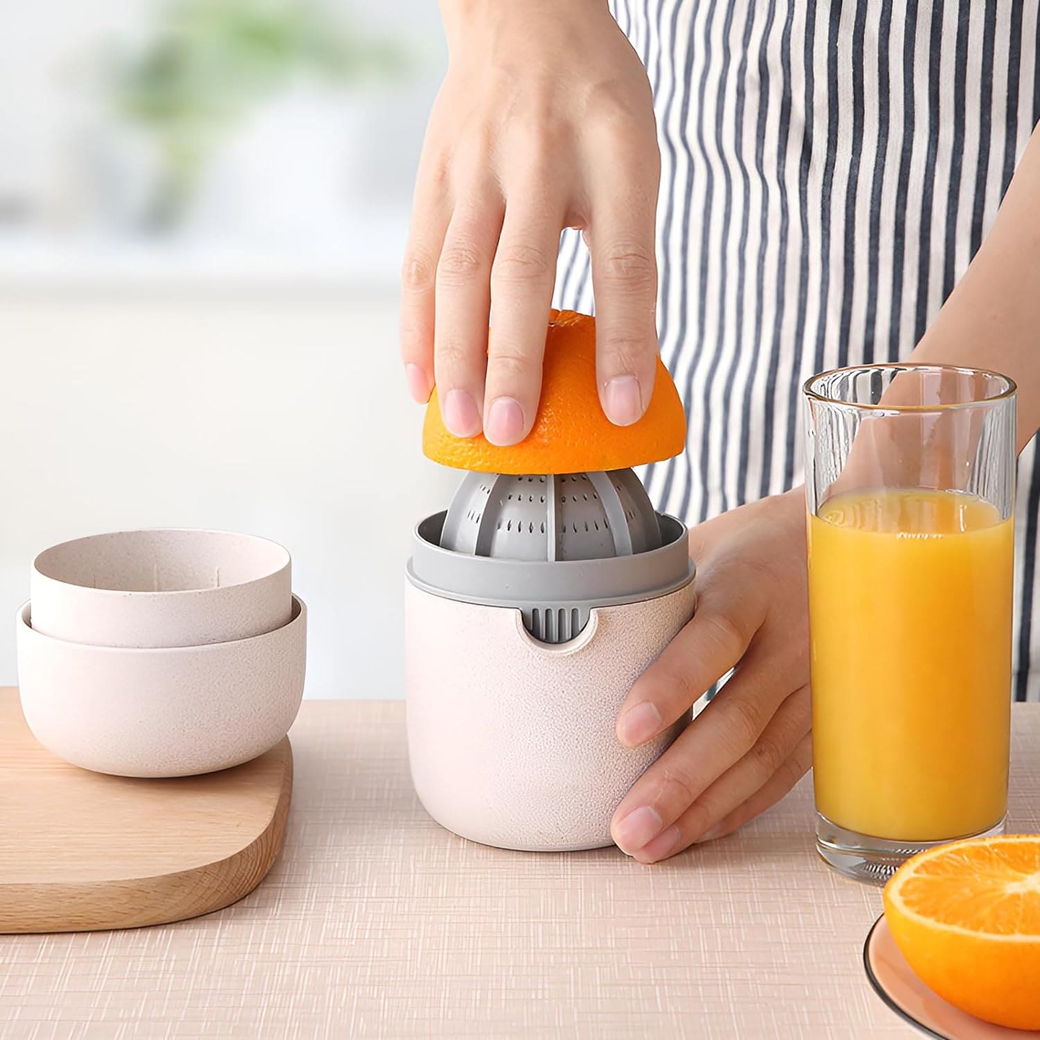 Manual Citrus Presser, Anti Slip Reamer, Hand Fruit Manual Juicer, Portable Lemon Juicer, Hand Rotation Press Juicer, Mini Portable Citrus Juicer Machine, Portable Lime Juicer Cup