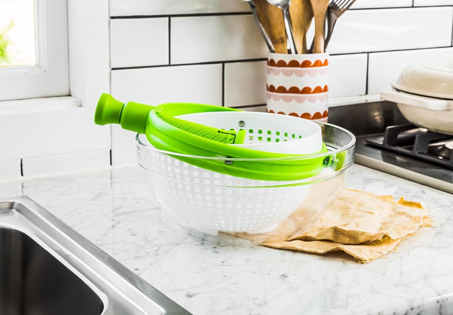 Revolving Drain Basket, Multipurpose Salad Molicer, Foldable Strainer Fruit Vegetable Washing Basket, New Salad Spinner, Dehydration Water Throwing Drain Basket, Lettuce Spinning Colander Kitchen Tool, Spinning Basket with Collapsible Handle