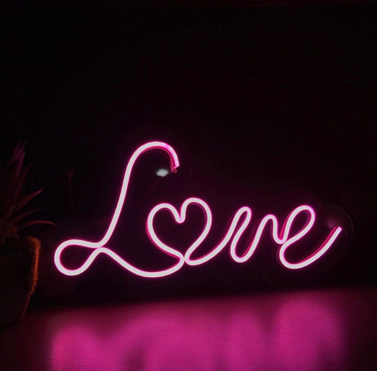 Valentine's Day Special LED Neon Love Shape Lamp, Neon Love Light With Acrylic Base, USB Battery Operated Creative Neon Led Lights, LED Decor Night Light, Love Neon Sign Lamp