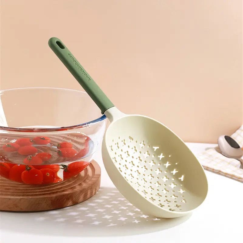 Hollow Soup Spoon, Large Leaky Spoon Filter, Silicone Portable Straining Noodle Spoon, Household Dumpling Filtering Drain Scoop, Heat Resistant Boiled Noodles Leaky Net Cooking Utensils Tool, Simple Scoop Baking Filtering Handle Spoon