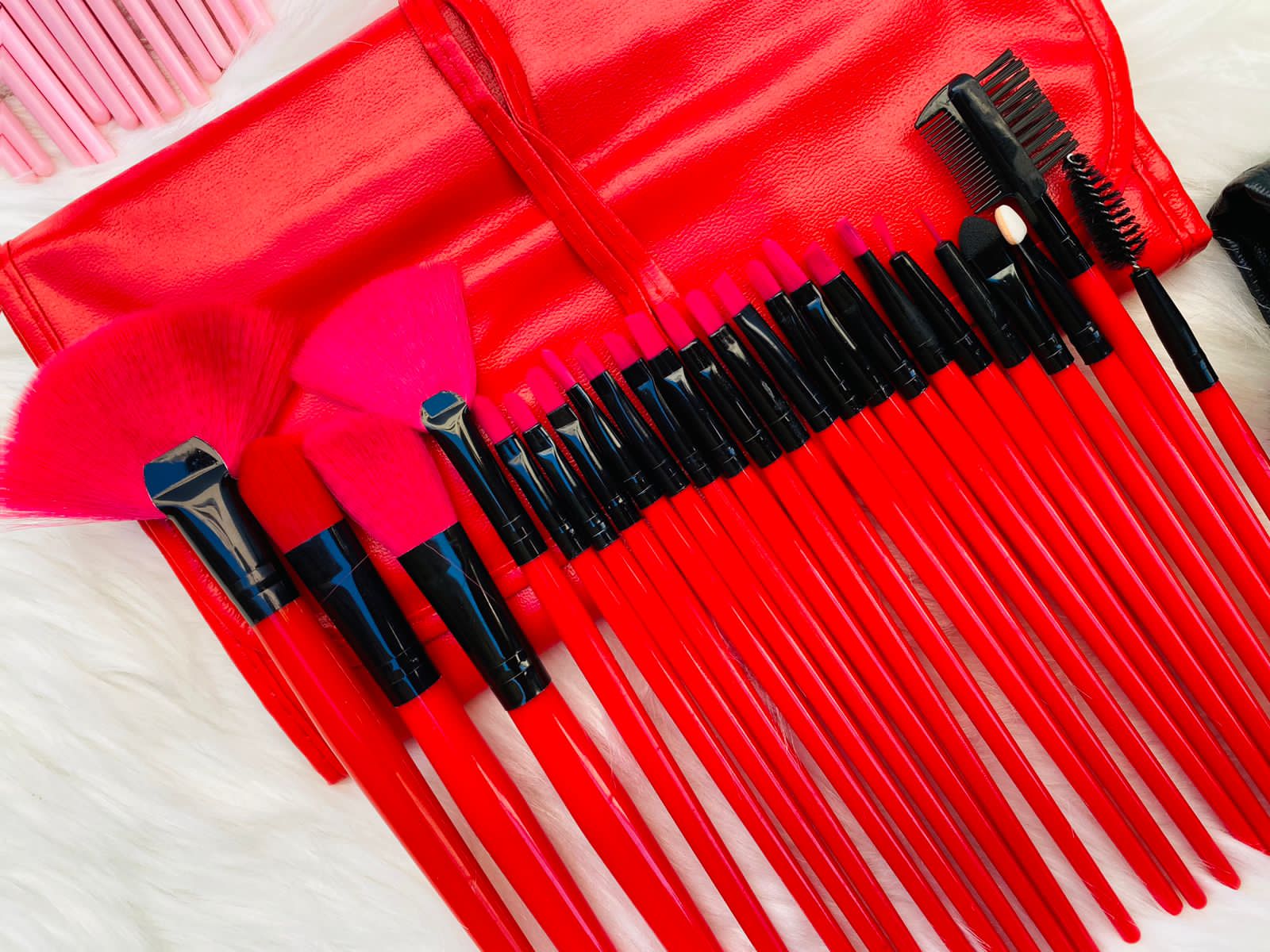 Set Of 24 Makeup Brush Set, Professional Beauty Makeup Brush Sets, Wooden Handle Makeup Brushes, Eye Blending Makeup Brushes with Bag