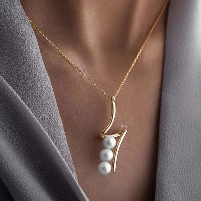 Trendy Pearl Stone Pendant Necklace For Women, Boho Crystal Choker Necklaces For Women, Elegant Pearl Stone Long Chain Necklace for Women, Simple Trendy Geometry Alloy Metal Sweater Chain