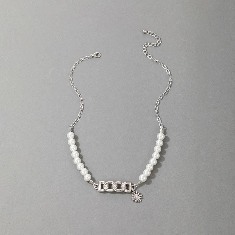 Elegant Hollow Geometry Sun Pendant Necklace Jewellery For Women, Simple Pearl Choker Necklace, Exquisite Hollow Chain Necklace, Fashionable Neck Pendant For Girls